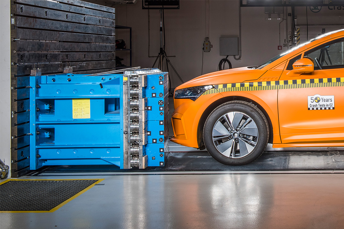 Car Crash Testing Machine A modern crash test lab can handle all kinds of tests - Škoda - Messring